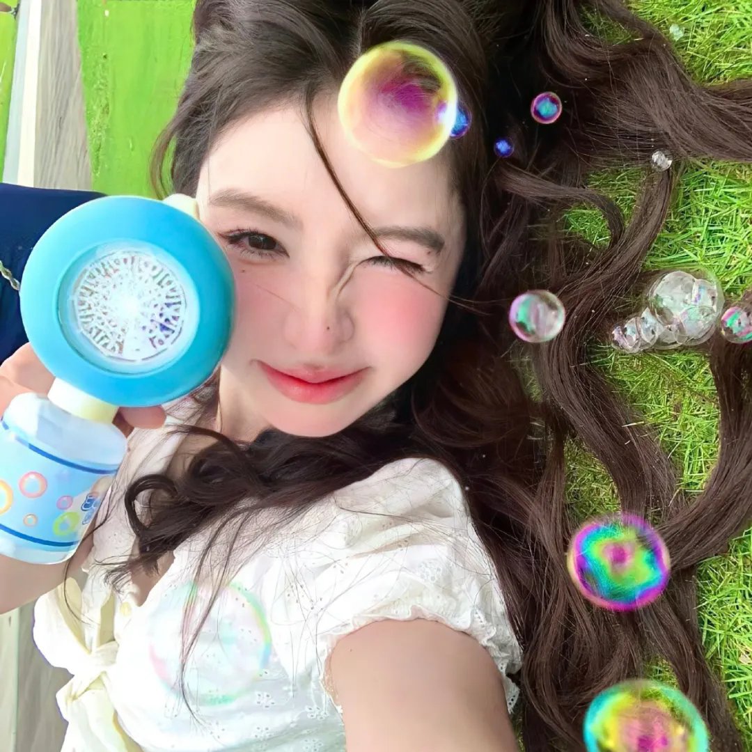 姑娘， 望着我